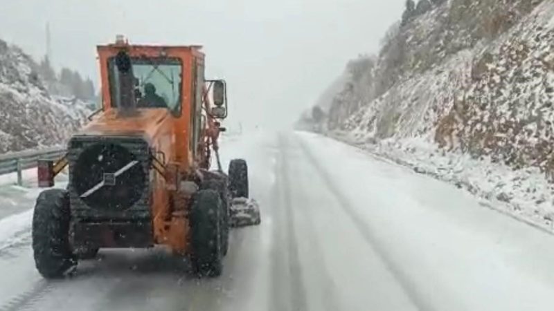 Antalya'da kar yağışı etkili oldu 2 Antalya beyaza büründü