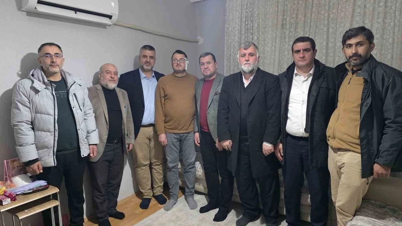 Manisa’nın Salihli ilçesinde imam Harun Oğul, yatsı namazı sonrası bıçaklı saldırıda yaralandı.