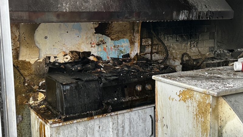 Sakarya'da çıkan yangın panik yarattı 2 Sakarya'da dükkan alevlere teslim oldu