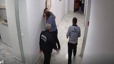 Sivrihisar Devlet Hastanesi’nde yaklaşık 3 ay önce yaşanan darp iddiasına ilişkin görüntüler sosyal medyada yayıldı.