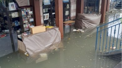 Üsküdar Sahaflar Çarşısı su altında kaldı 1 İstanbul’da sabah saatlerinde etkili olan sağanak nedeniyle Üsküdar Sahaflar Çarşısı’nı su bastı.