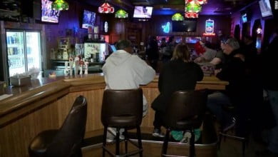 Barlar Mahkeme Kararıyla Açıldı, Trump'ın Hoşuna Gitti 7 ABD'de Barlar Yeniden Açılıyor