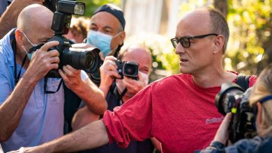 İngiltere'de Dominic Cummings Krizi Büyüyor 13 Dominic Cummings Medyanın Sıkı Takibinde