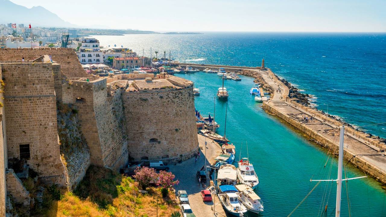 Testi Pozitif Çıkanların Tatil Masraflarını Ödeyecekler! 1 guney kibris koronavirus