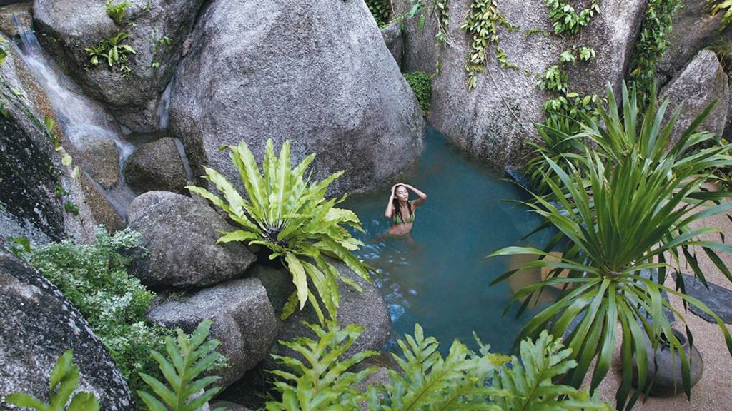Şifa Kaynağı Doğanın Torpil Geçtiği Yer: Koh Samui 1 Tayland'ın en bozulmamış tatil adalarının başında gelen Koh Samui'de özel bir orman evi Tamarind Springs Day Spa