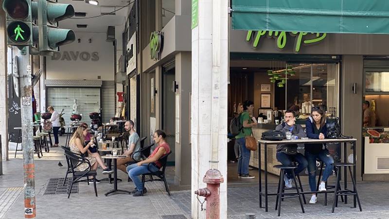 Yunanistan'da Normal Günler: Cafe ve Restoranlar Açıldı