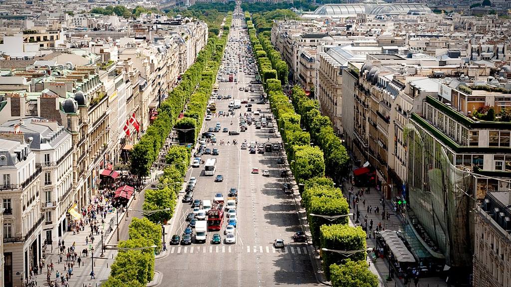 Dünyanın En Ünlü Caddeleri: Champ Elysees