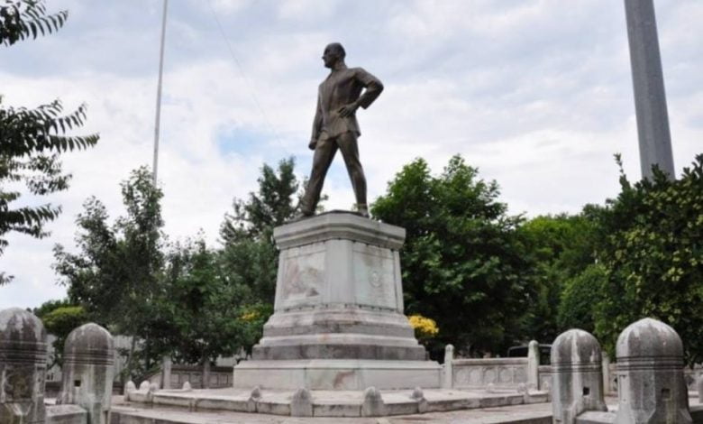İlk Atatürk Heykeli