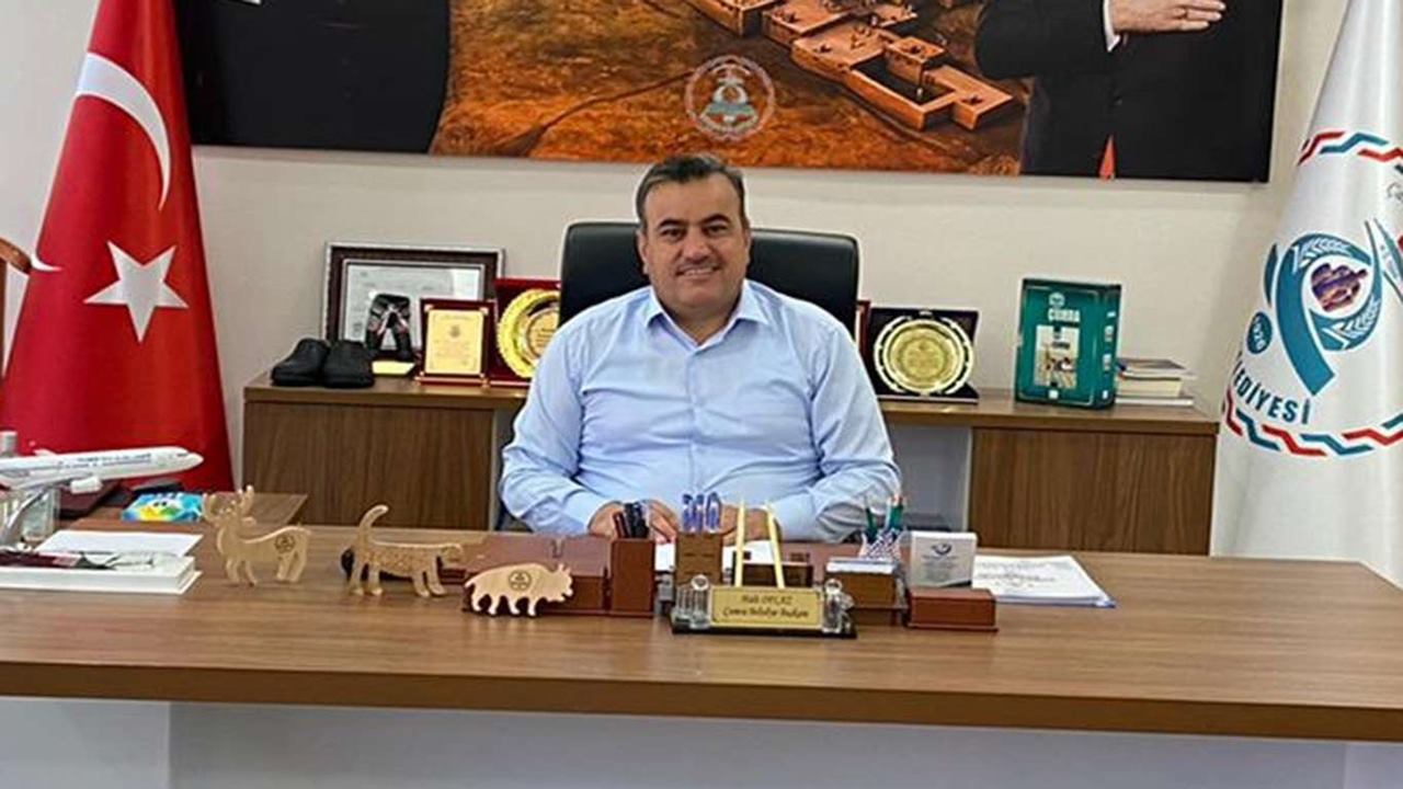 Bayram Namazından Sonra Virüse Yakalanmıştı! Belediye Başkanı Hayatını Kaybetti Bayram Namazından Sonra Virüse Yakalanmıştı! Belediye Başkanı Hayatını Kaybetti