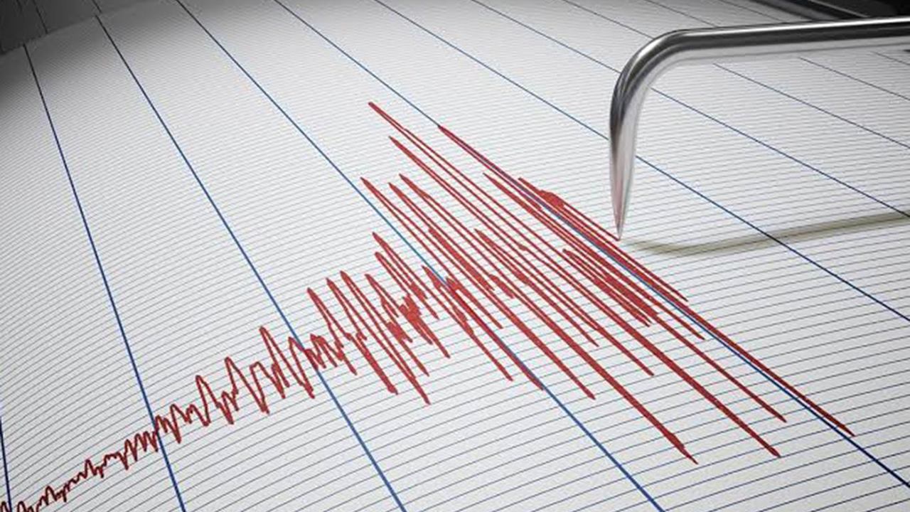 Son Dakika: İzmir'de Şiddetli Deprem! İstanbul'da Bile Hissedildi