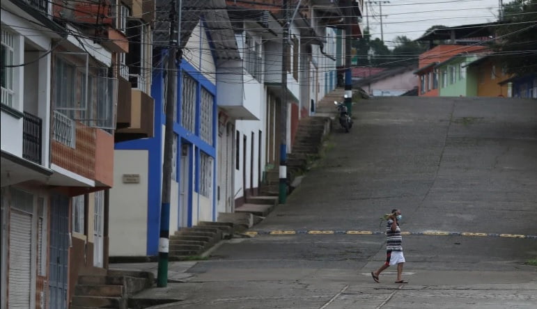 Kolombiya'da sokağa çıkma yasağı başladı