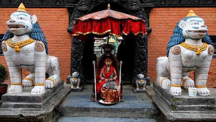 Nepal'in ayakları yere değmeyen çocukları