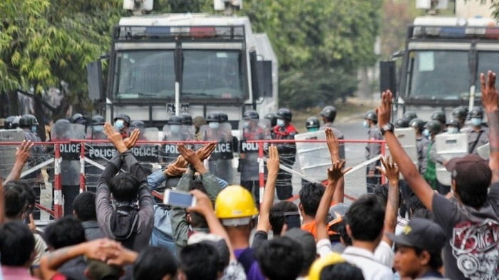 Myanmar'da darbe karşıtı gösterilerde 7 kişi öldü