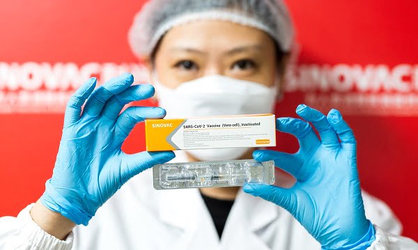 "CoronaVac aşısı çocuklar için güvenli" 1 kapak 35