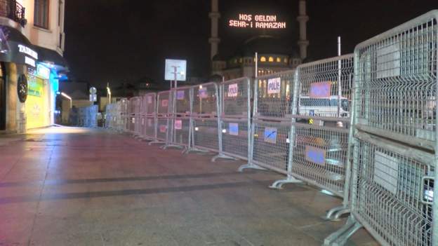 1 Mayıs anma töreni öncesi Taksim Meydanı ve Gezi Parkı bariyerlerle kapatıldı 1 1 Mayis anma toreni oncesi Taksim Meydani ve Gezi Parki bariyerlerle kapatildi