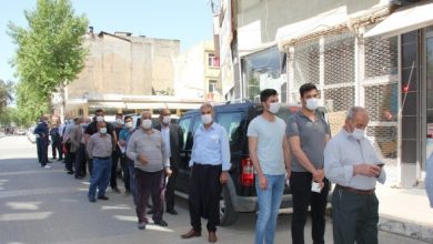 Çiftçiler ‘tam kapanma’ öncesi uzun kuyruklar oluşturdu 13 Ciftciler ‘tam kapanma oncesi uzun kuyruklar olusturdu
