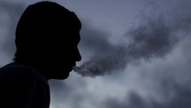 Sigara içenlerde Kovid-19 riskinin düşük olduğunu savunan bilim insanları, tütün endüstrisinden para aldı