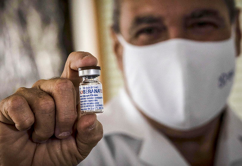 Küba'da 500 bin kişiye yerli aşı uygulandı