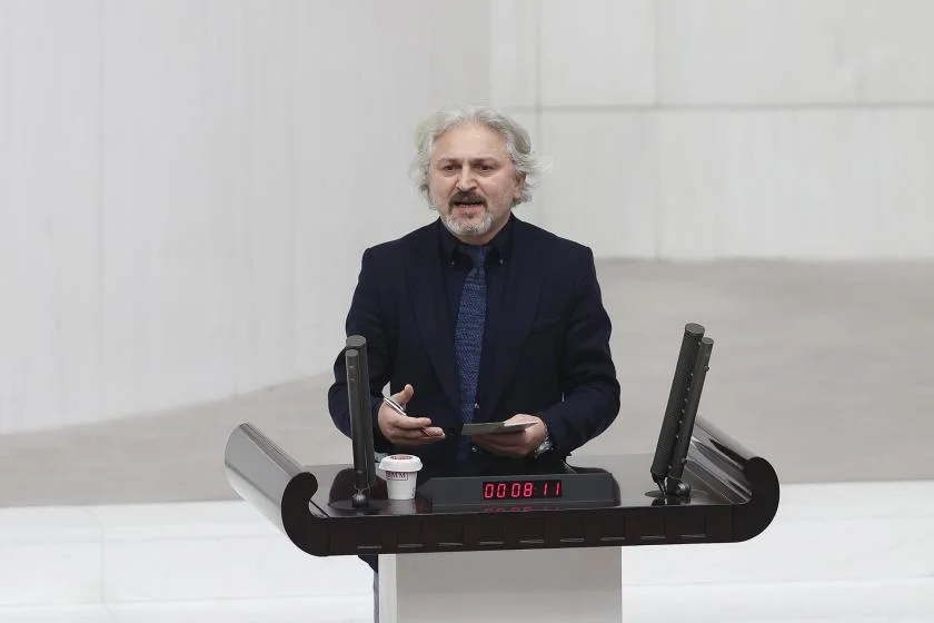 HDP İzmir Milletvekili Murat Çepni: "Ortada bir devlet içi hesaplaşma var." HDP İzmir Milletvekili Murat Çepni: "Ortada bir devlet içi hesaplaşma var."