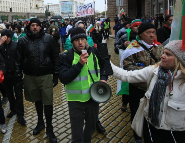 Telefon dinlemesine karşı protesto Sofya'yı felce uğrattı