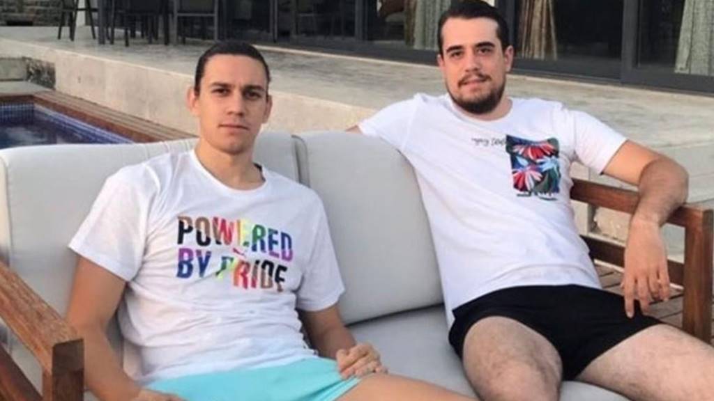 Emanet Koltuk, Gözlük ve Taylan Antalyalı 1 taylan antalyali lgbt