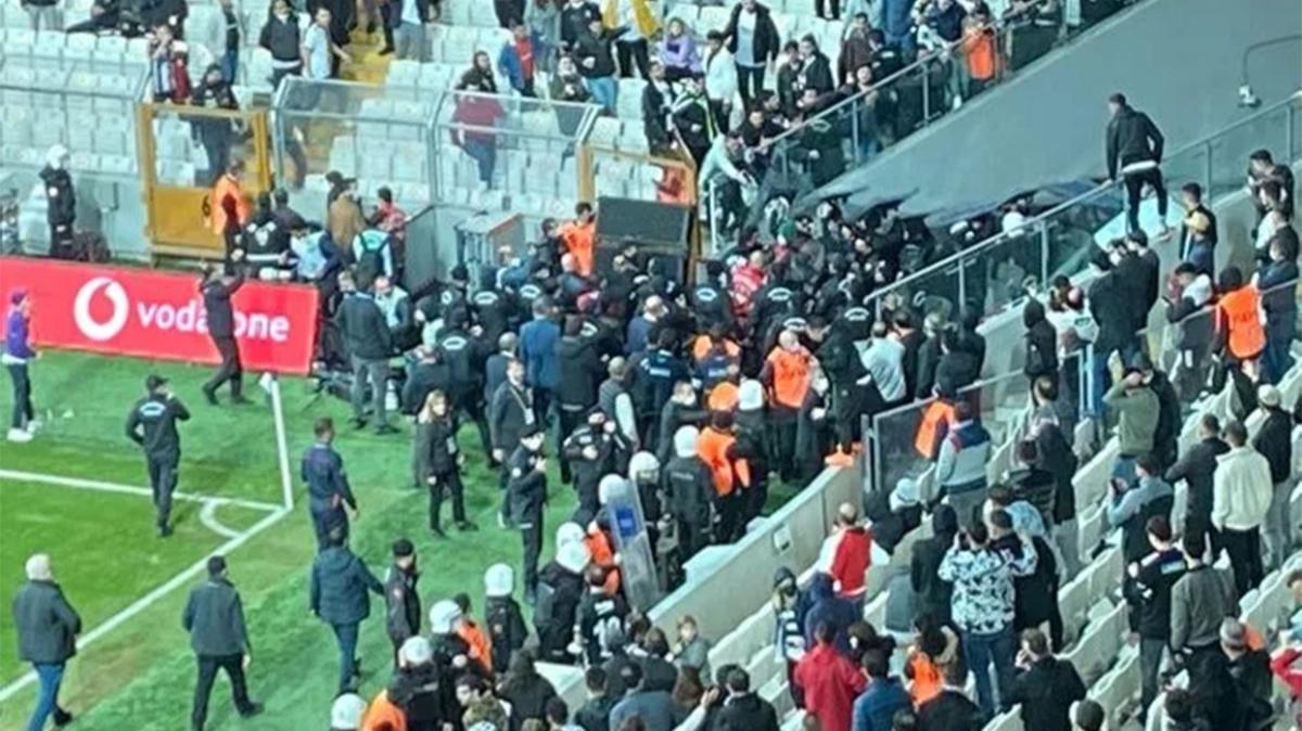 Olaylı maçta Beşiktaş 2-1 kaybetti... Trabzonspor ve Ahmet Nur Çebi'ye büyük tepkiler oldu