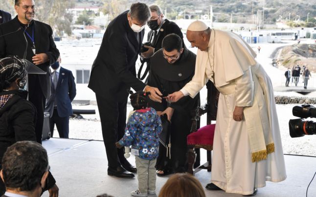 Papa: "İnsan onuru tehlikeye girdiğinde ulusal sınırlar önemini yitirir." 1 Papa Midilli NationalTurk