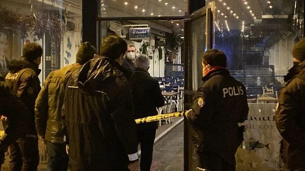 Beşiktaş'ın eski yöneticilerinden ve Ece Erken'in eşi Şafak Mahmutyazıcıoğlu, Bakırköy’de silahlı saldırıya uğradı. 1 Safak Mahmutyazicioglu Silahli Saldiri Vuruldu