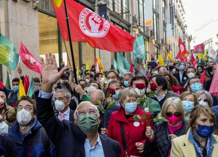 Portekiz'de Sosyalist Parti mecliste çoğunluğu elde etti