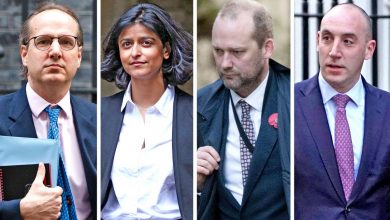 İngiltere'de Başbakanlık'taki dört yetkili istifa etti