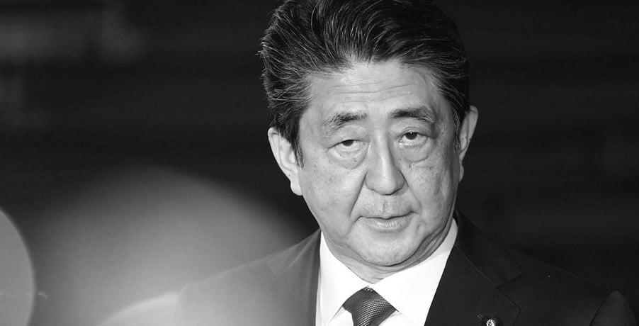 Eski Japonya Başbakanı Şinzo Abe silahlı saldırıda öldürüldü