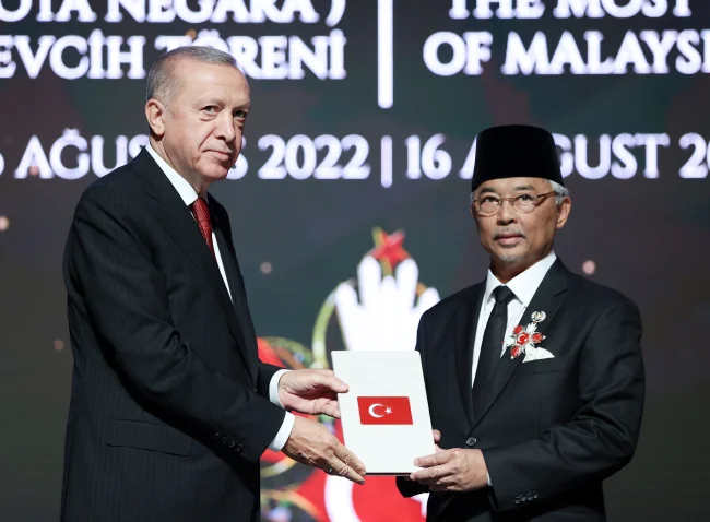 Erdoğan, Malezya Kralı Sultan Abdullah Şah ile görüştü 1 Cumhurbaşkanı Erdoğan, Malezya Kralı Sultan Abdullah Şah