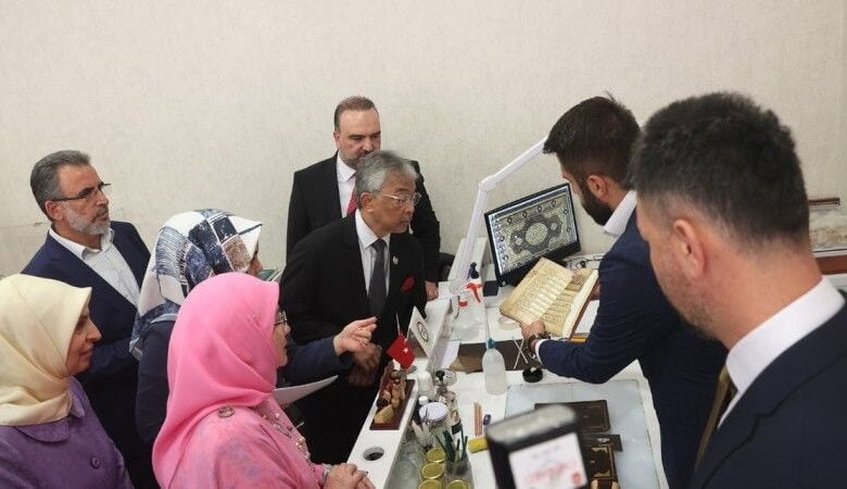 Malezya Kralı Diyanet İşleri Başkanlığı kütüphanesinde