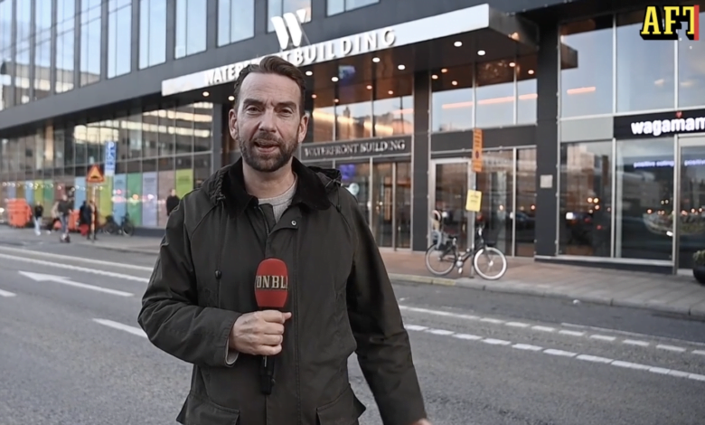 Isveç Televizyonu: "Roger ve Veronica Detur tarafından kandırıldı" 13 Aftonbladet gazetesi Oskar Forsberg Tursab abşkanı Firuz Bağlıkaya'nın şirketi DETUR'u manşetlere taşıdı.