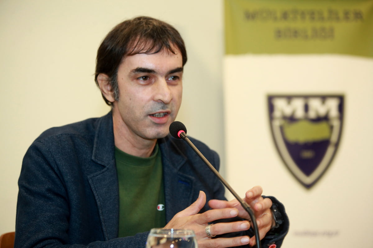 Bahadır Özgür: "Her şey yine bir cinayetle başladı."