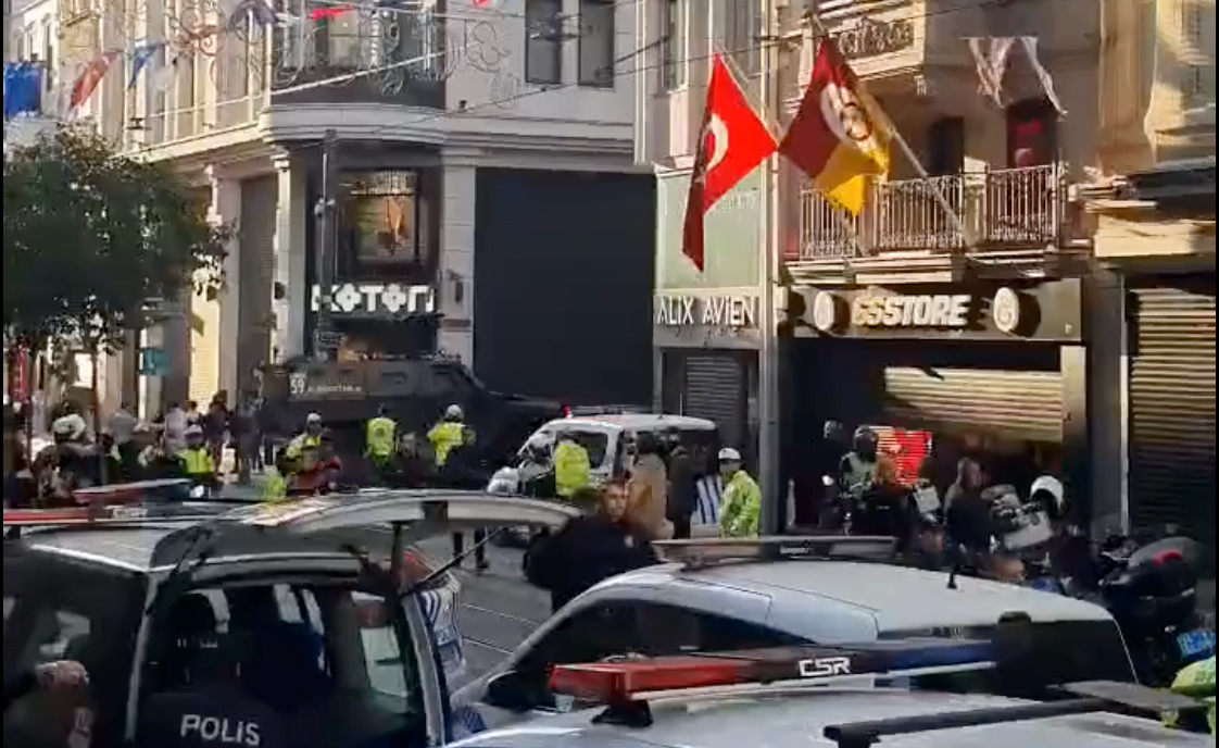 Beyoğlu İstiklal Caddesi’nde patlama: 6 ölü, 38 yaralı var 1 Beyoğlu İstiklal Caddesi’nde patlama: Can kaybı var!