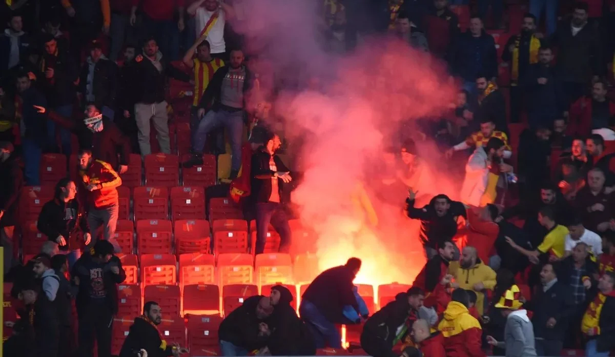 İşaret Fişeğini Stada Sokanlar Belli Oldu! 1 isaret fisegi goztepe altay