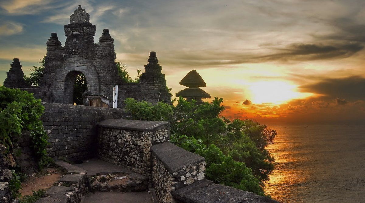 Bali'de Ne Yapılır? Pura Luhur Uluwatu