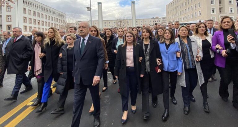 Kılıçdaroğlu Adalet Bakanlığı'na Yürüdü