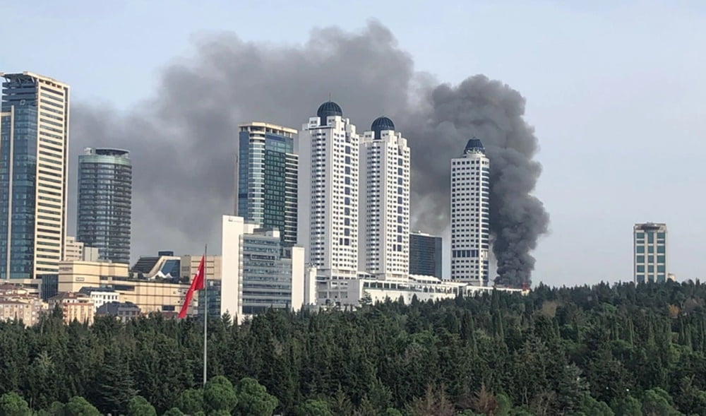MetroCity AVM'de Yangın: Dumanlar Bölgeyi Kapladı 1 metrocity yangin