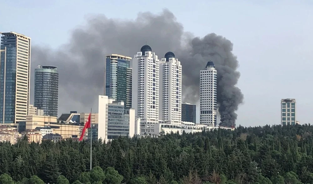 MetroCity AVM'de Yangın: Dumanlar Bölgeyi Kapladı 1 metrocity yangin