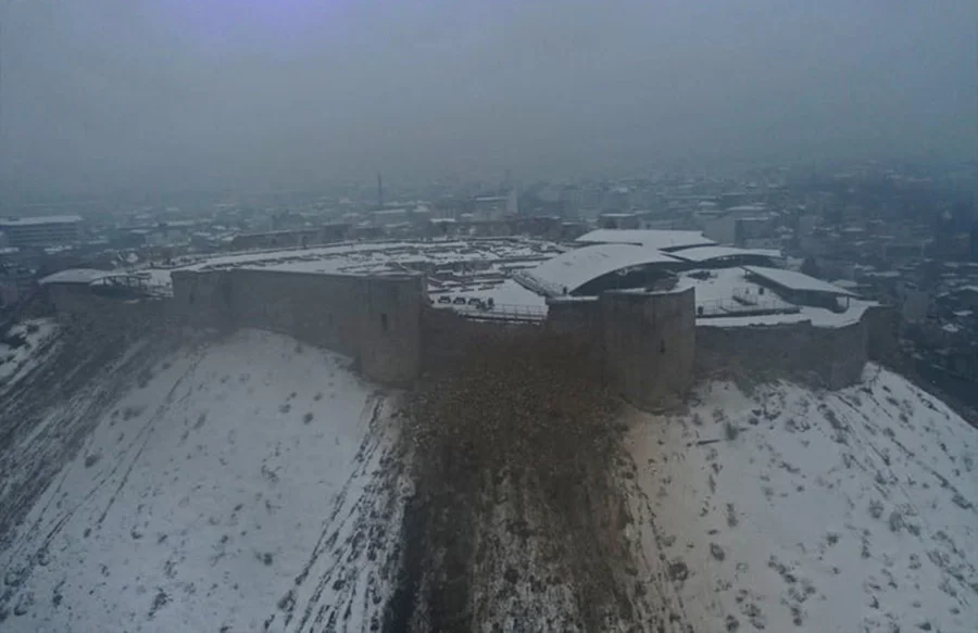 Tarihi Gaziantep Kalesi de Yıkıldı 1 gaziantep kalesi yikildi