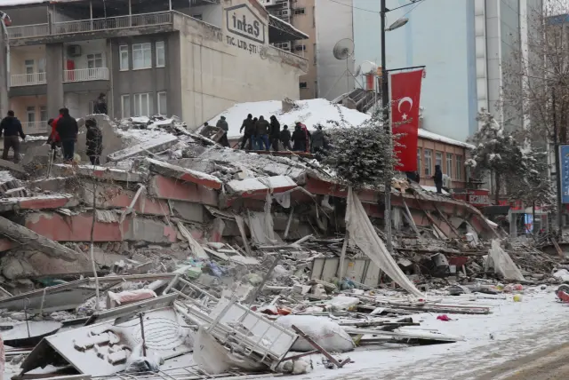 Müslüm Gülhan: Enkaz 10 kahramanmaras depremi enkaz 2