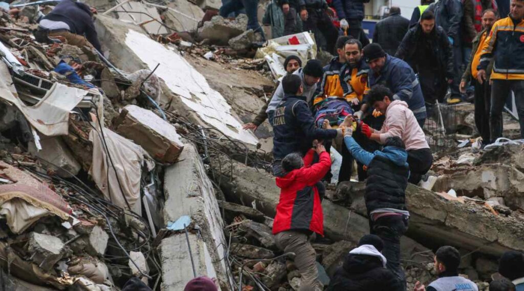 Müslüm Gülhan: Enkaz 6 kahramanmaras depremi enkaz 8