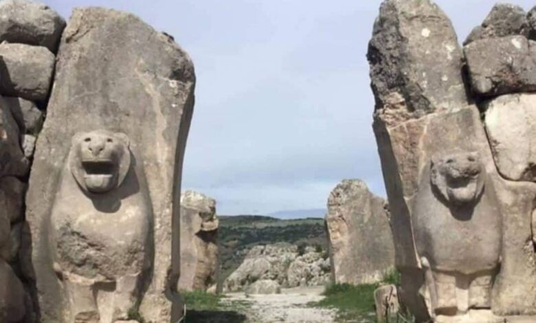 Anadolu'nun İlk Merkezî Devleti Hititler'in Başkenti Hattuşa 18 Hititler'in Başkenti Hattuşa