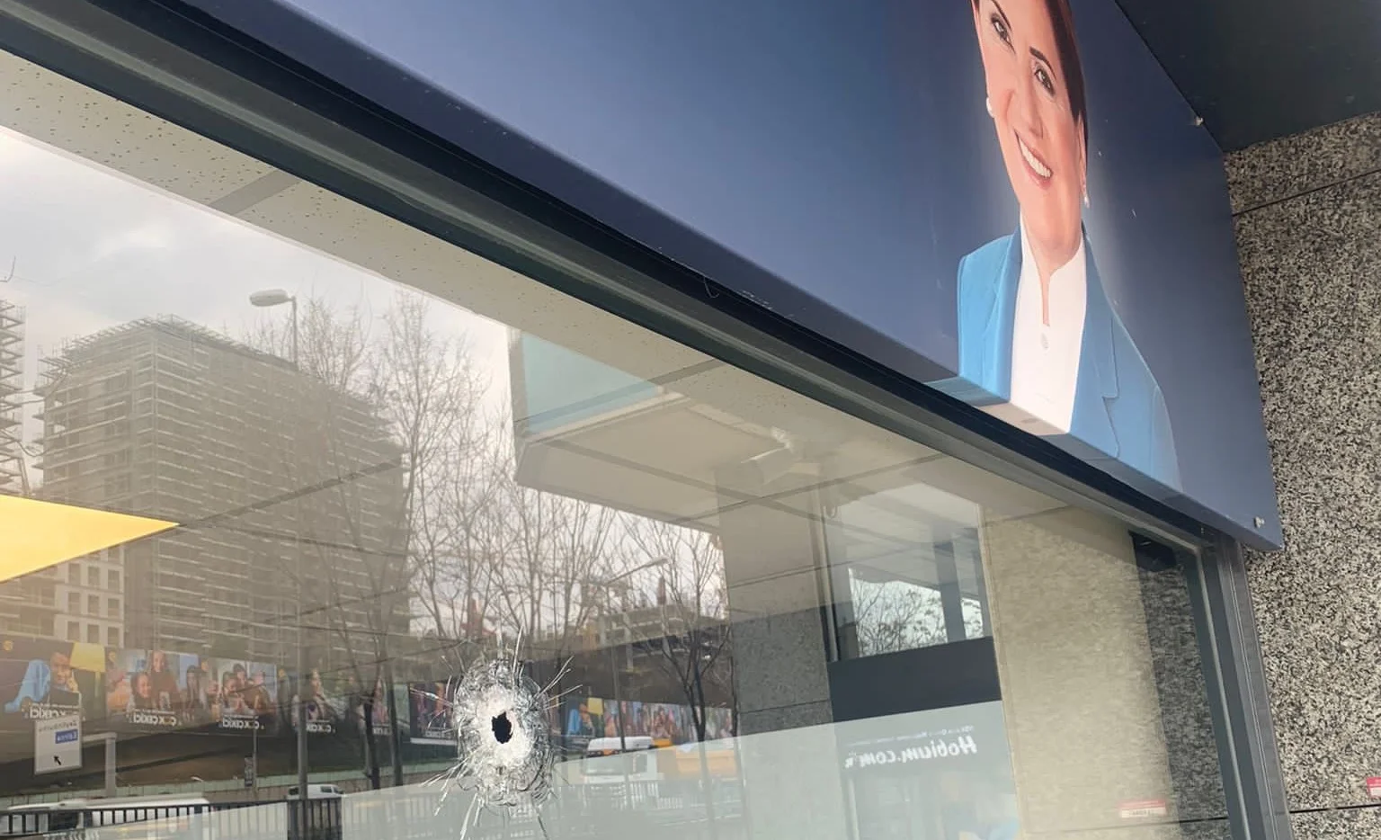 Son Dakika: İYİ Parti Binasına Silahlı Saldırı 1 İYİ Parti Silahlı Saldırıya Uğradı
