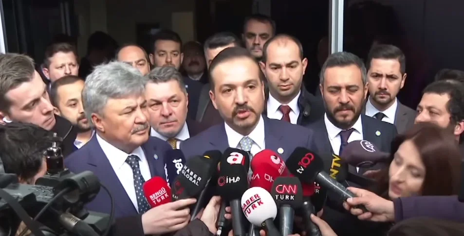 İYİ Parti Teklifini Sundu, Akşener Altılı Masaya Dönüyor 1 kursat zorlu
