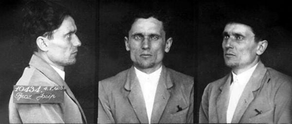 Tito 1928 yılında tutuklanarak altı yıl hapse mahkum edildi ve 1934 yılında hapisten çıktı.