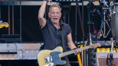Bruce Springsteen Sahnede Yere Düştü