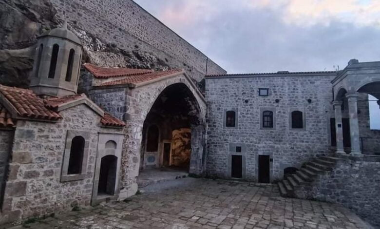 Trabzon'a kuş bakışı bakan manastır, Kızlar Manastırı! 21 Kızlar Manastırı - Trabzon